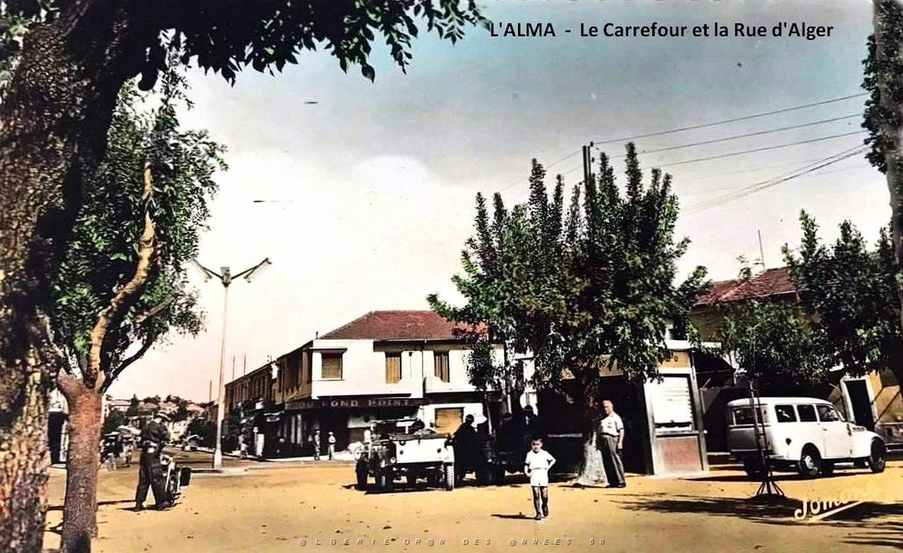 L'Alma - La Carrefour et la rue d'Alger.jpg